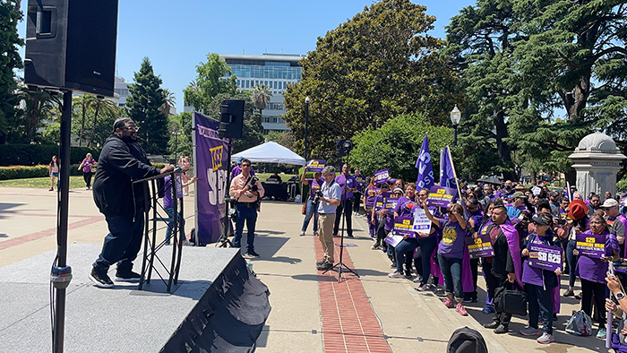 $25 minimum wage for healthcare workers heads to governor's desk - SEIU 1021