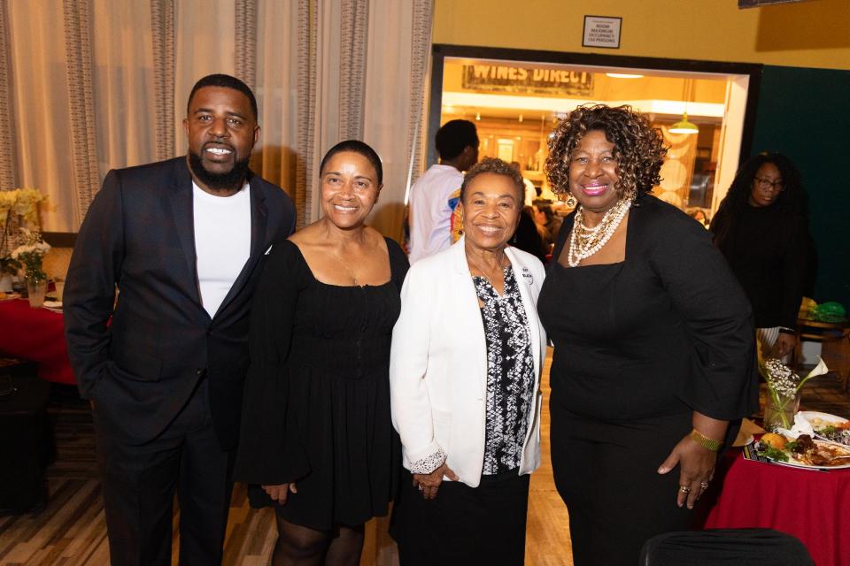 Photo of Phelecia Jones, Adante Pointer, SEIU 1021 President Theresa Rutherford & Oakland Mayor Barbara Lee at SEIU 1021 SEJ Black History Month Celebration
