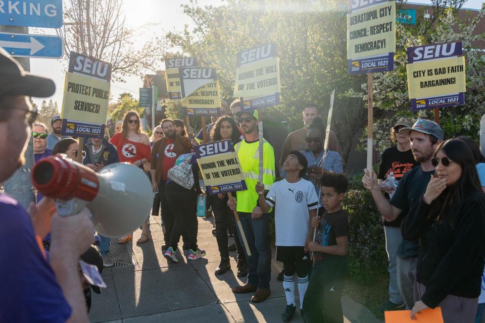 SEIU 1021 members at City of Sebastopol ralllying outside city council meeting 