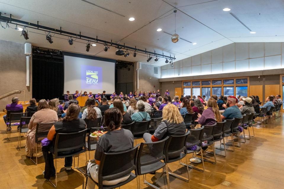 Hundreds of SEIU 1021 members at Sonoma County come together to prepare for their upcoming contract fight Hundreds of SEIU 1021 members at Sonoma County come together to prepare for their upcoming contract fight