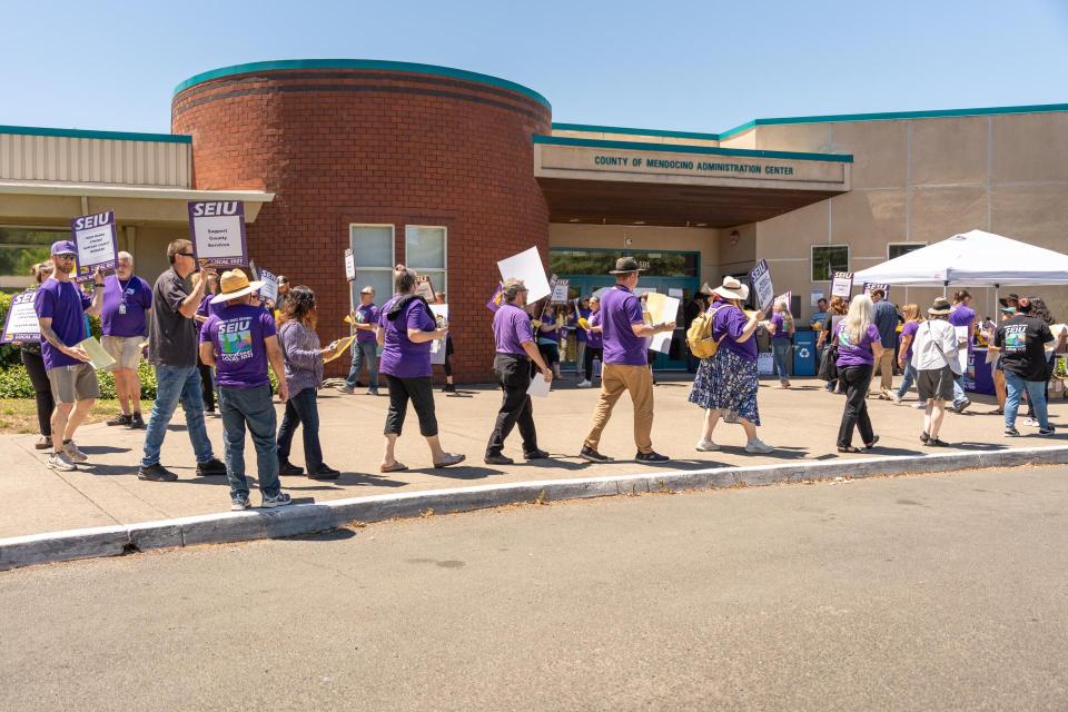 Mendocino County’s public servants picket Board of Supervisor, demand action to stabilize County services Mendocino County’s public servants picketing the Board of Supervisors, demanding action to stabilize County services