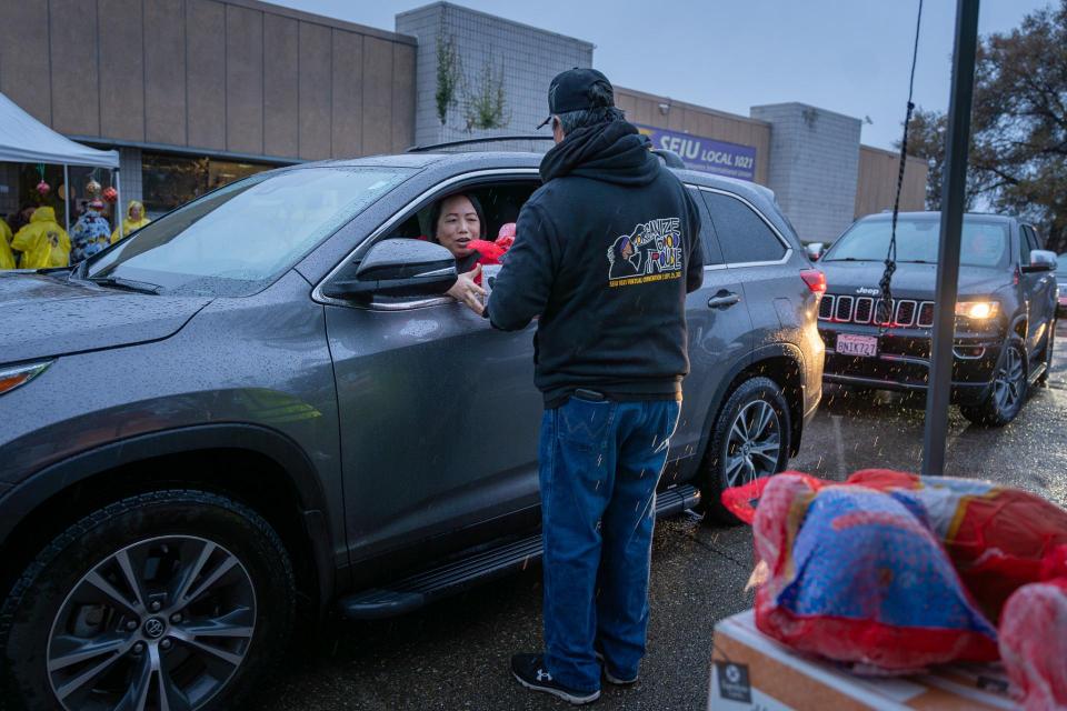 San Joaquin shop steward Louis Azevedo giving out a turkey