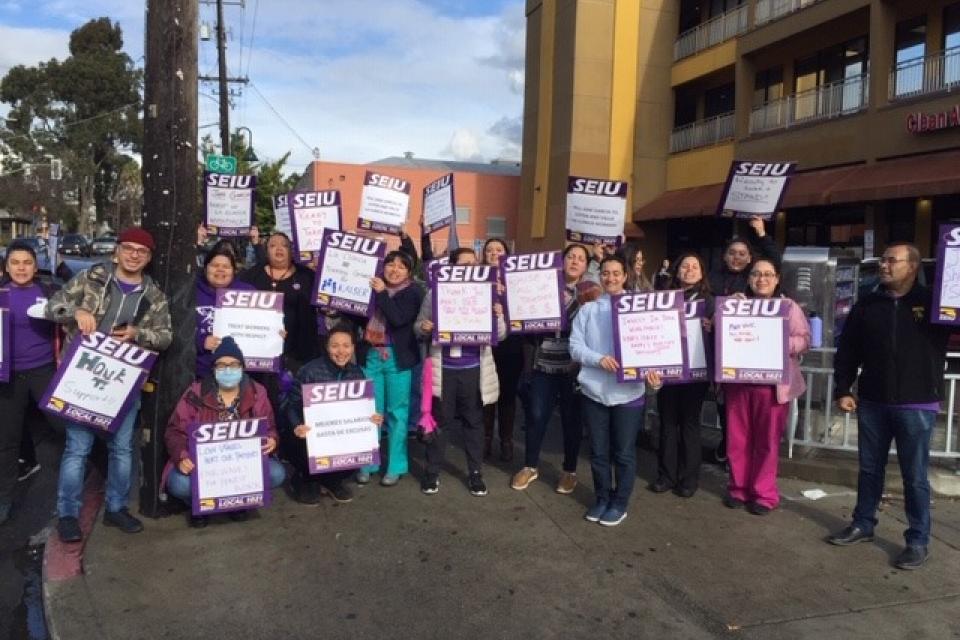 La Clínica workers, who have been in bargaining for nearly six months, hit the sidewalk to support their bargaining team and draw attention to the suffering caused by short staffing and a lack of resources for patients.