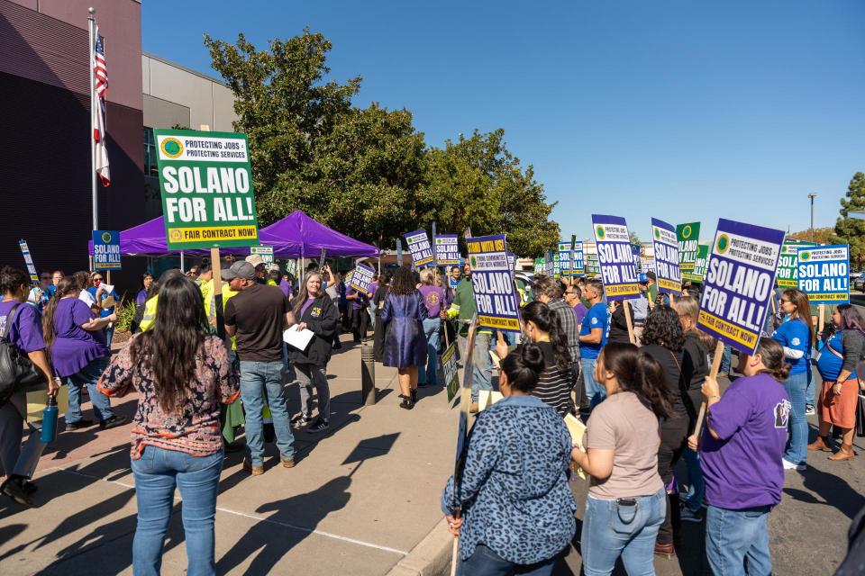 SEIU Local 1021, IFPTE Local 21, and IUOE Stationary Engineers Local 39 leaders holding an informational picket SEIU Local 1021, IFPTE Local 21, and IUOE Stationary Engineers Local 39 leaders holding an informational picket